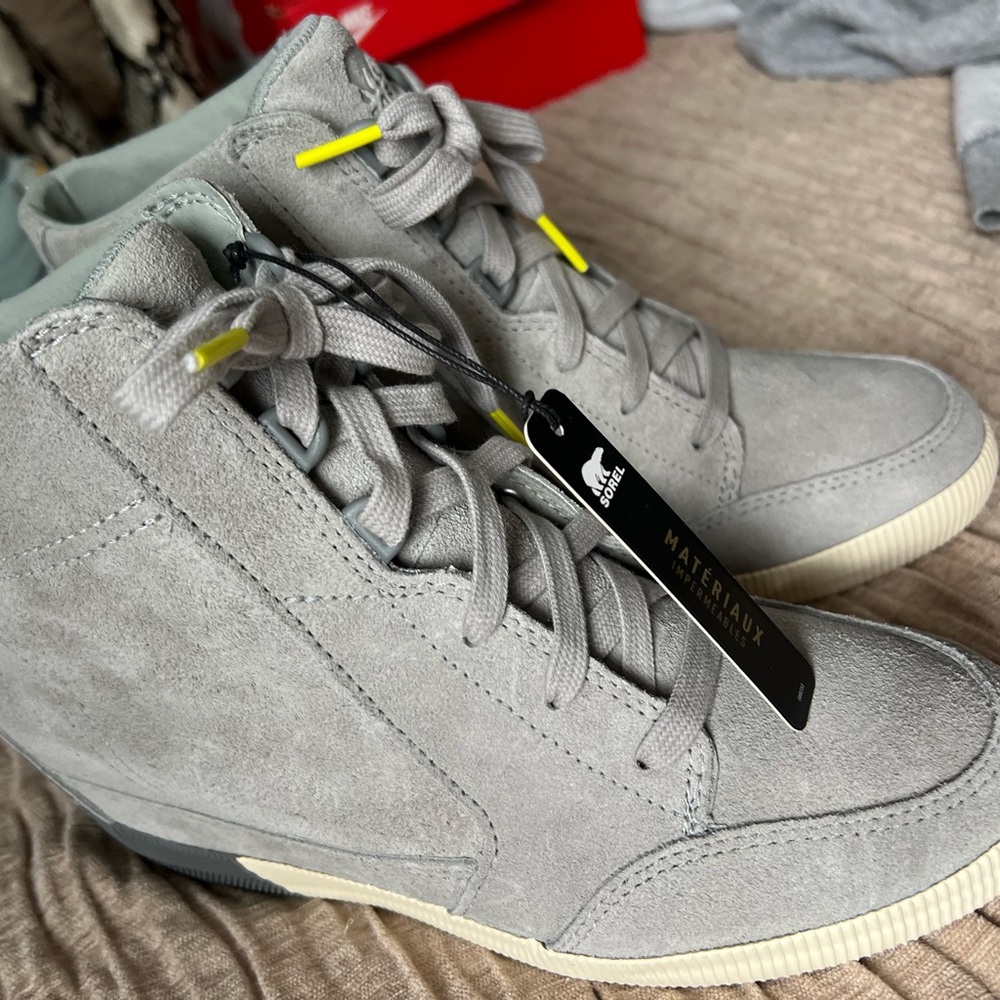 Sorel boots 8.5 NEW!